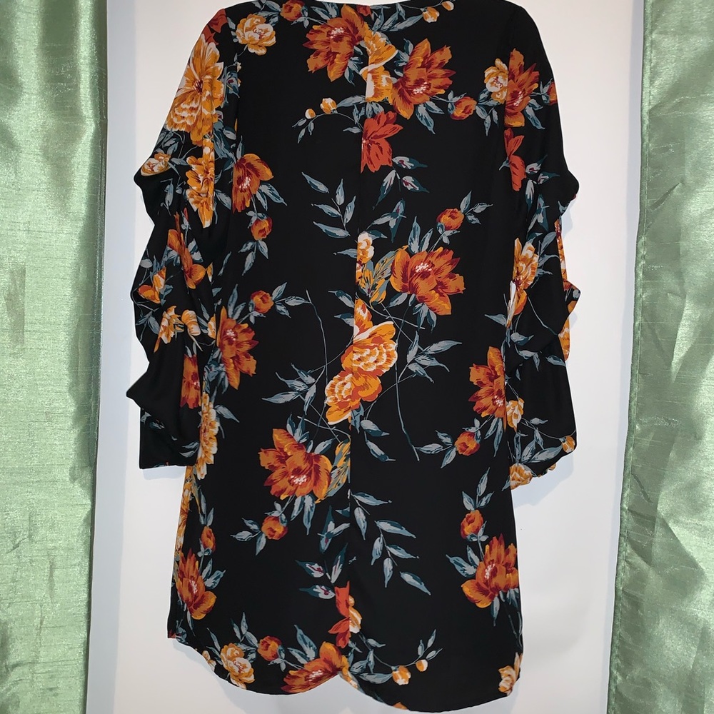 Floral Ruffle - Picture 2 of 4